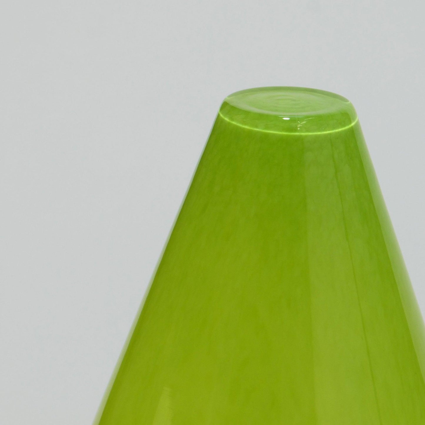 Candeeiro de mesa GEOMETRIC Cone Verde - Glasscor Store