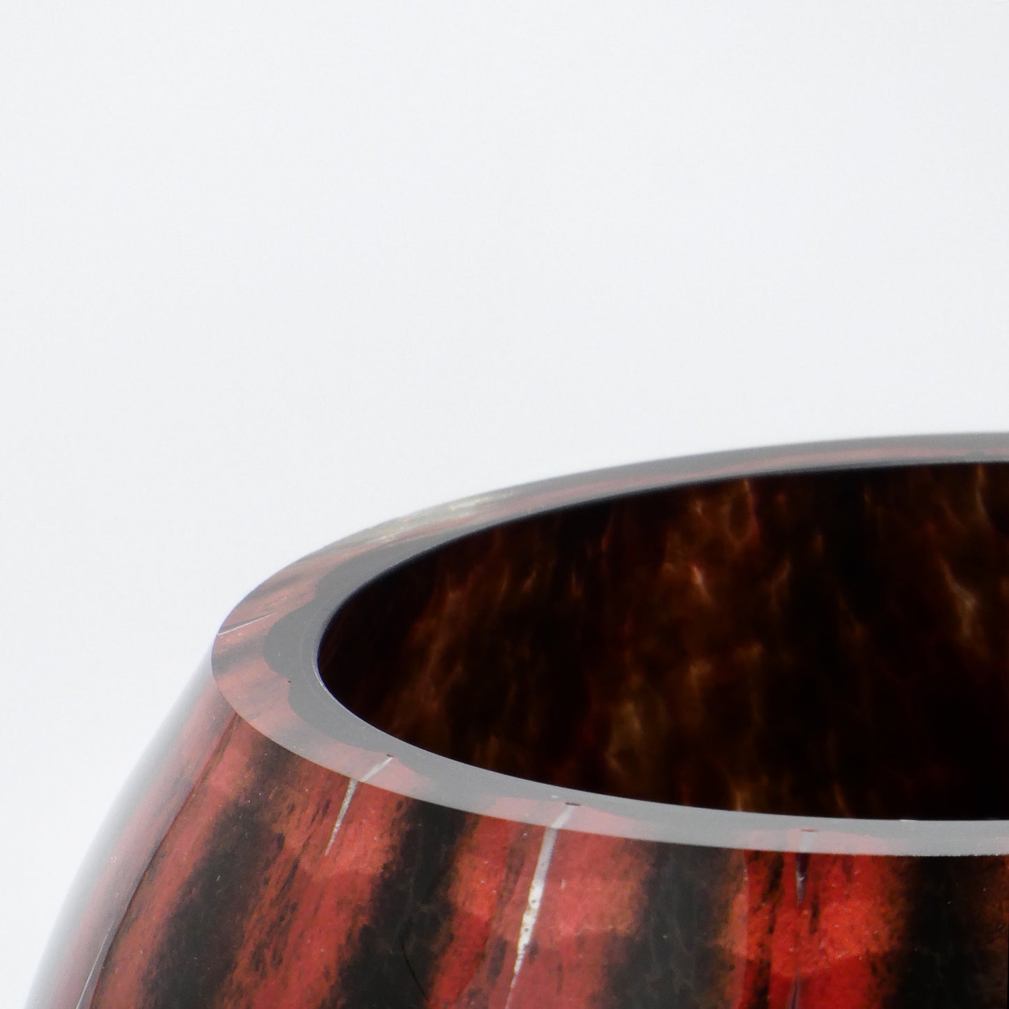 Small glass bowl Prumo dark with Red stripes - Detail_Top_01 - Glasscor Store