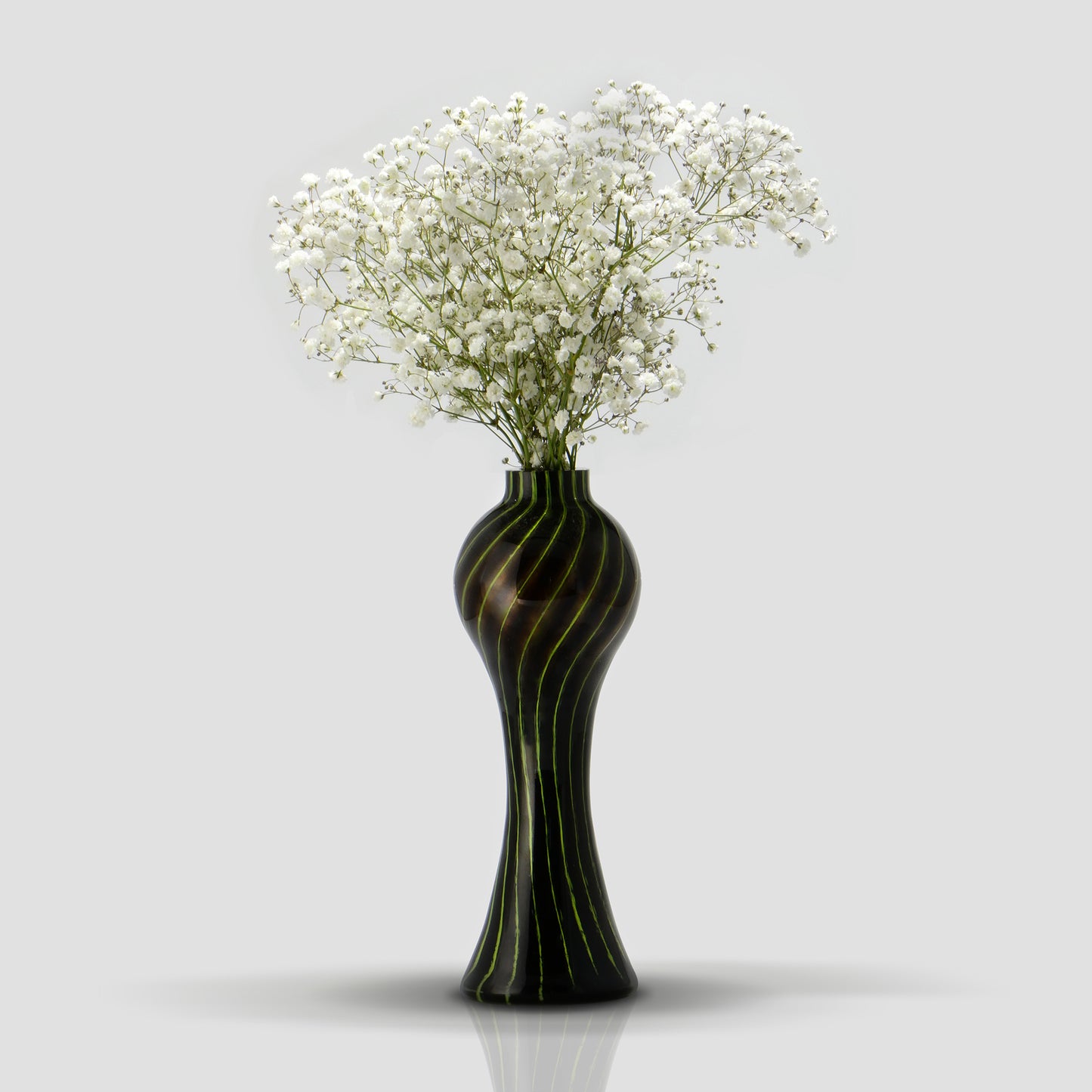 Small Prumo dark glass vase with green stripes, 26.5 cm tall and 9.5 cm wide - Glasscor Store