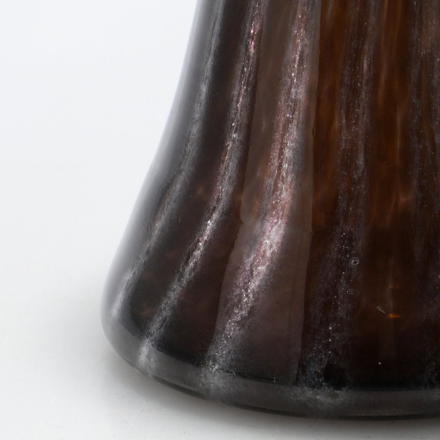 Small Prumo dark glass vase with opal stripes, 26.5 cm tall and 9.5 cm wide - Glasscor Store