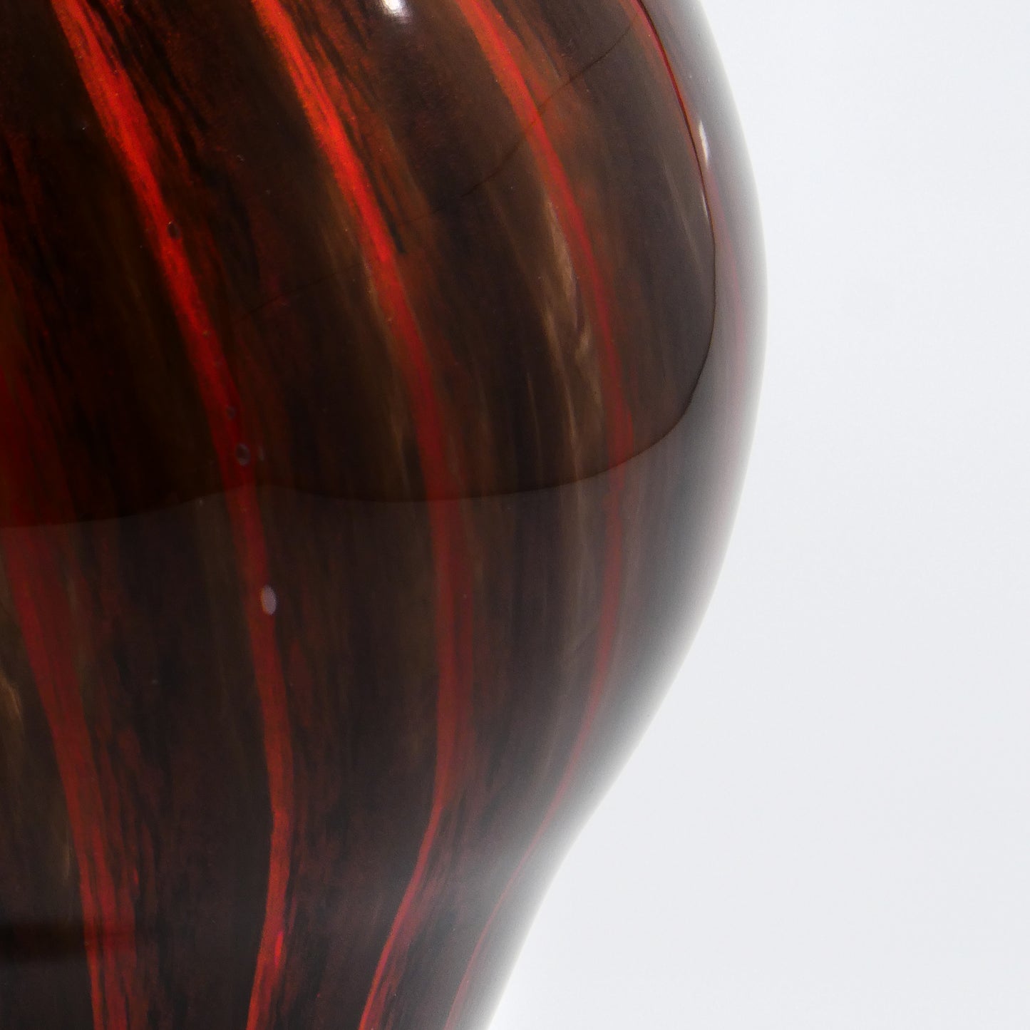 Small Prumo dark glass vase with red stripes, 26.5 cm tall and 9.5 cm wide - Glasscor Store