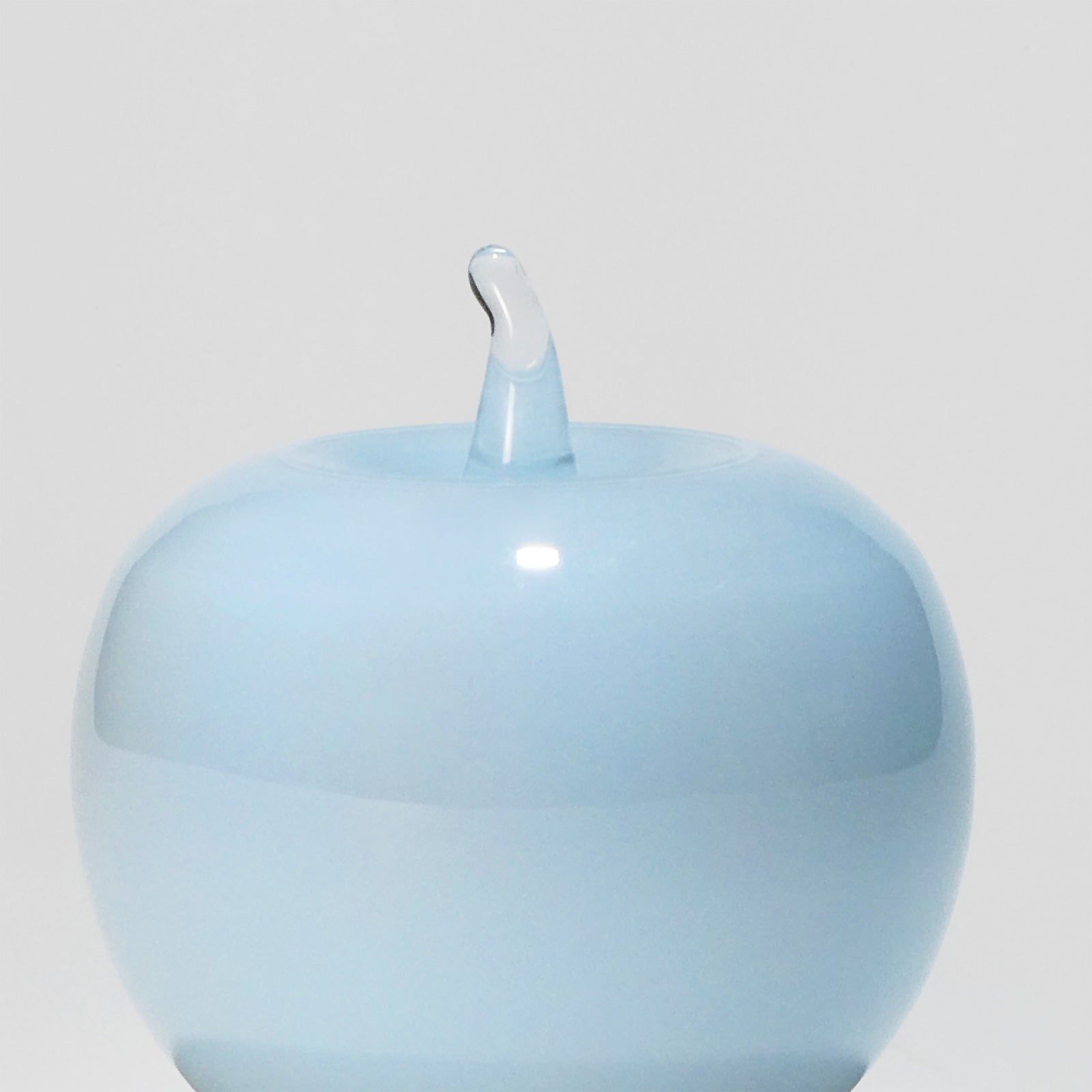 Glass decoration APPLE in Ice Blue Opal-Detail-GLASSCOR