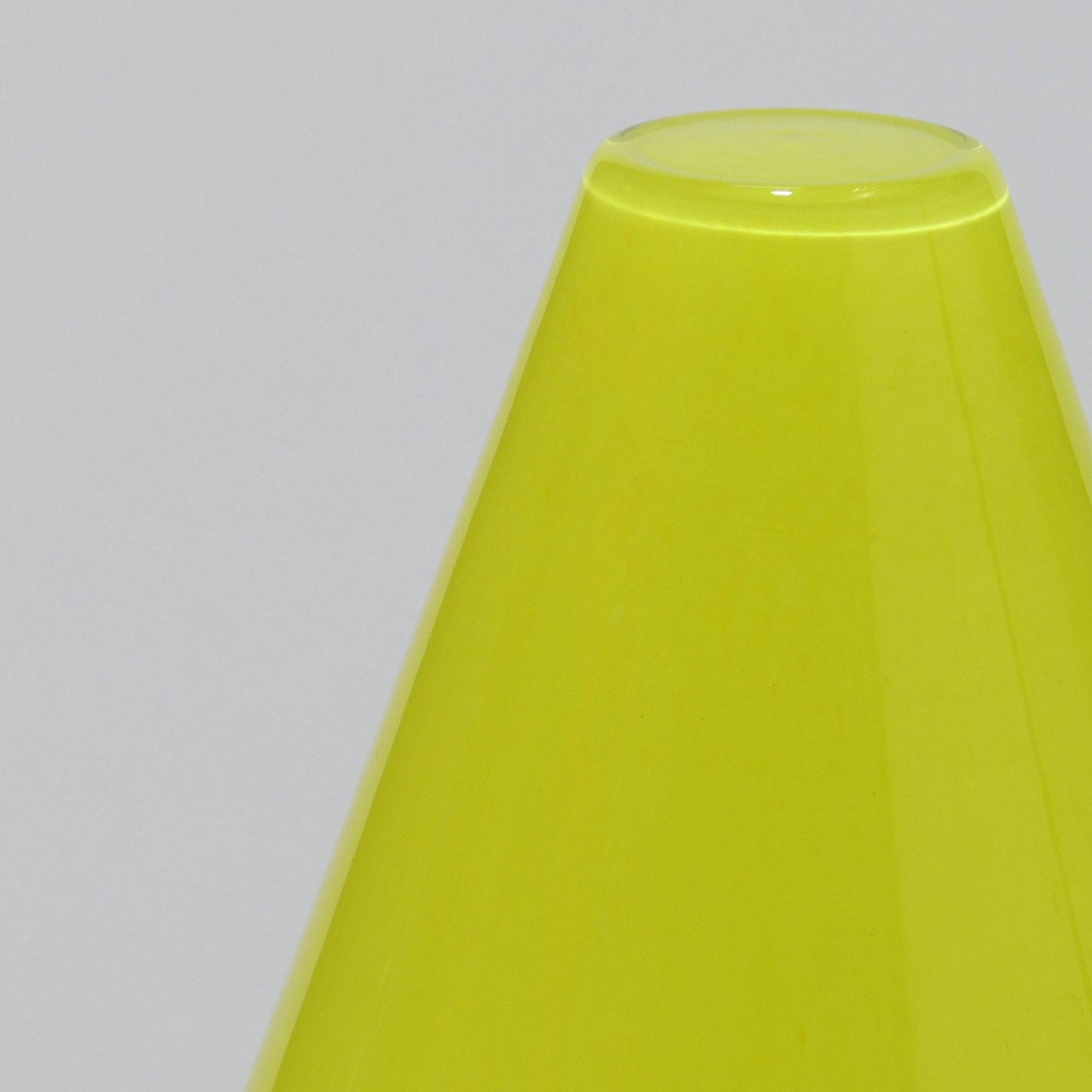 Candeeiro de mesa GEOMETRIC Cone Amarelo - Glasscor Store