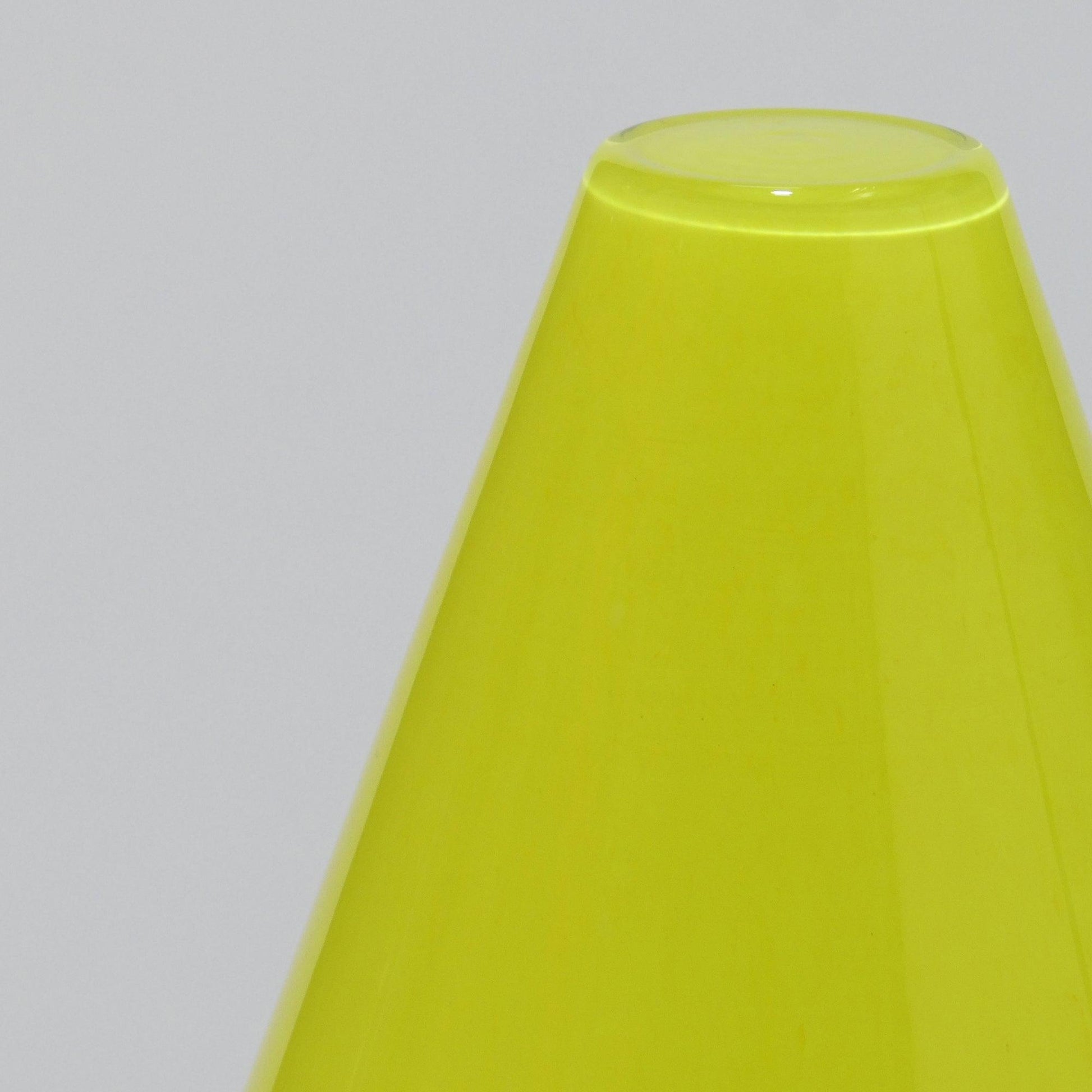Candeeiro de mesa GEOMETRIC Cone Amarelo - Glasscor Store