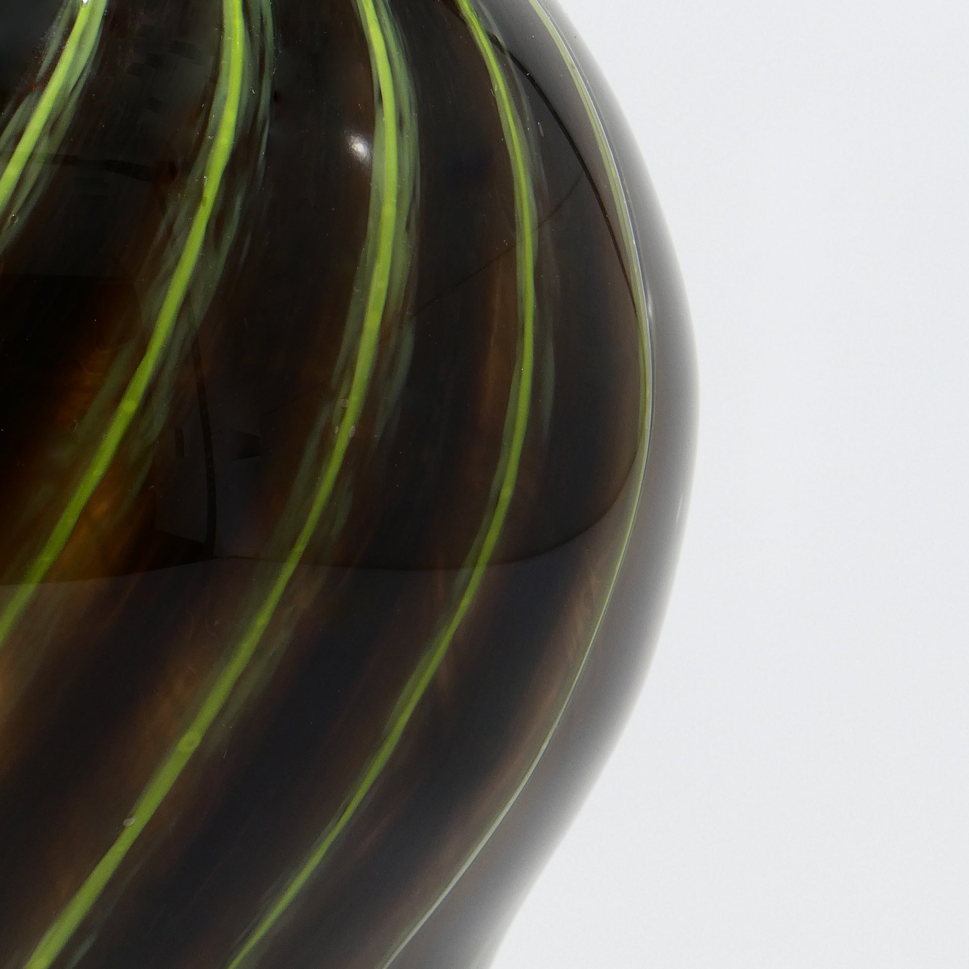 Small Prumo dark glass vase with green stripes, 26.5 cm tall and 9.5 cm wide - Glasscor Store