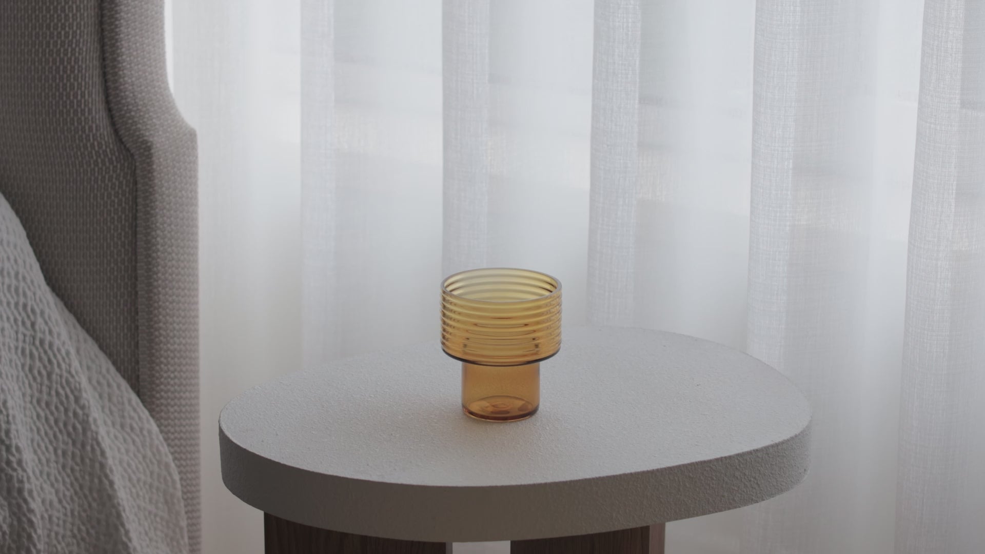 Load video: GLOW TOGETHER redefines the use of wax for candles, offering a more practical and sustainable experience with 100% natural and reusable wax grains.