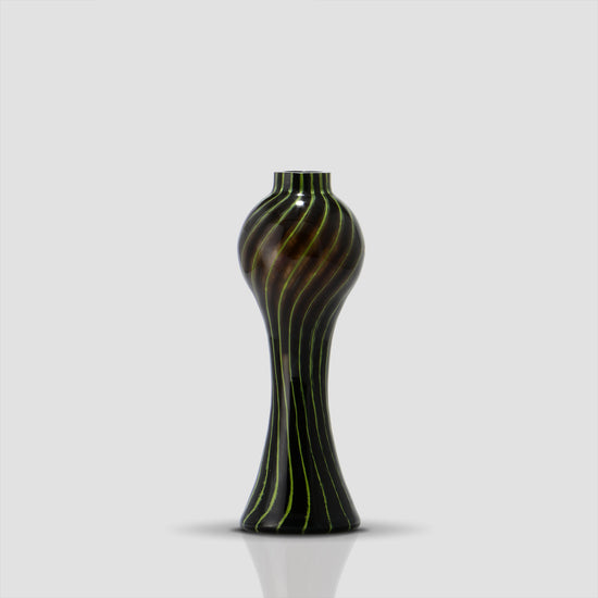 Small Prumo dark glass vase with green stripes, 26.5 cm tall and 9.5 cm wide - Glasscor Store - Video